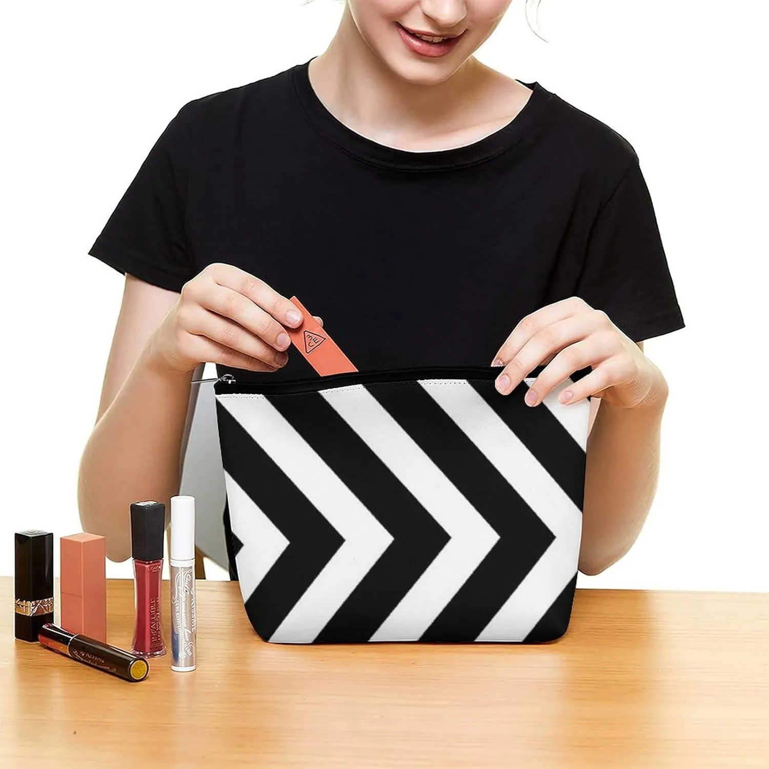 Black and White Arrows Or Chevron Pattern Cosmetic Bag, Travel Portable Makeup Bag for Purse Pouch Beauty Zipper Organizer Toiletry Bag for Women