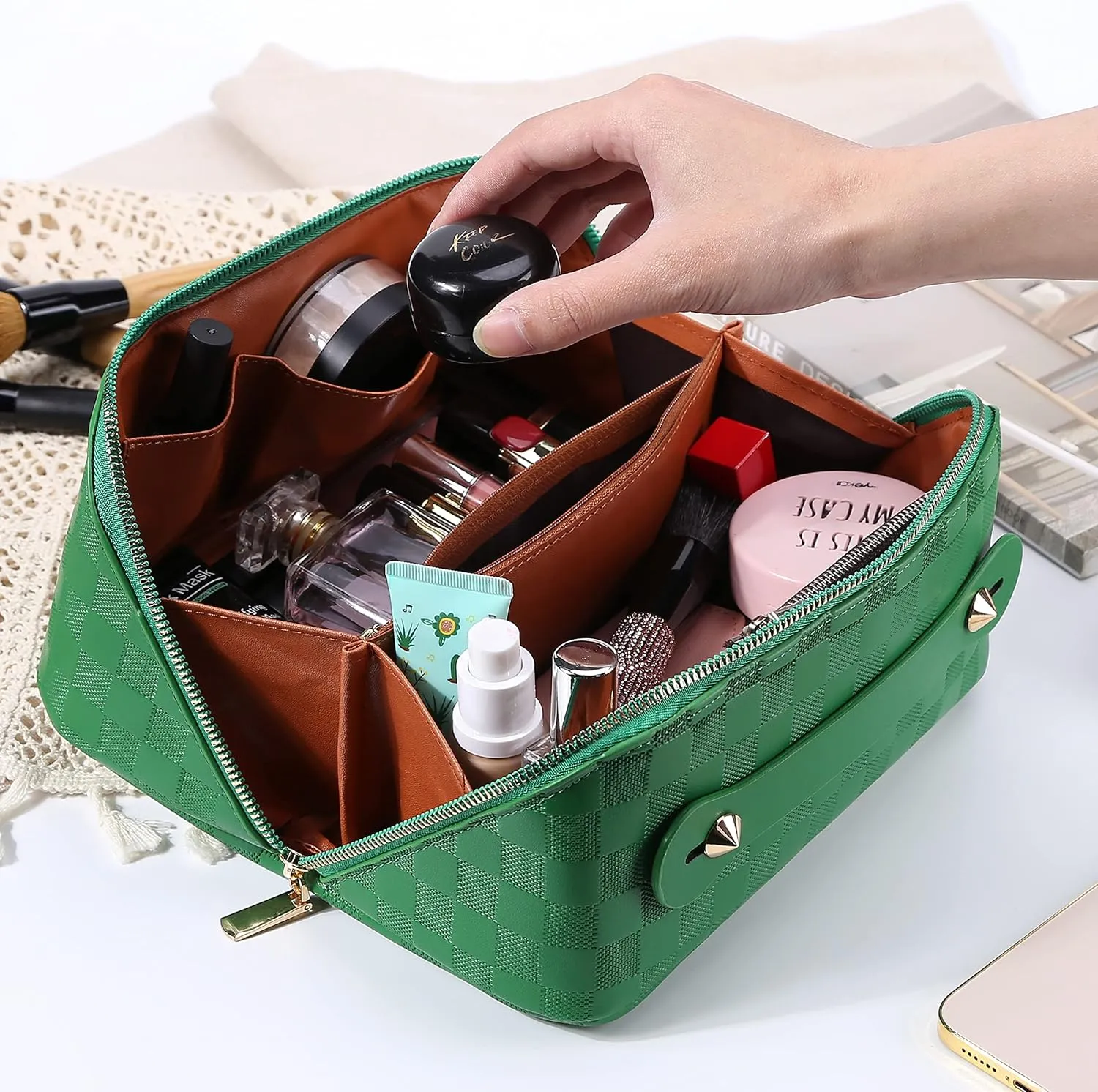 Cessfle Large Capacity Travel Cosmetic Bag Plaid Checkered Makeup Bag Portable Leather Waterproof Skincare Bag with Handle & Divider for Women, 01-Green