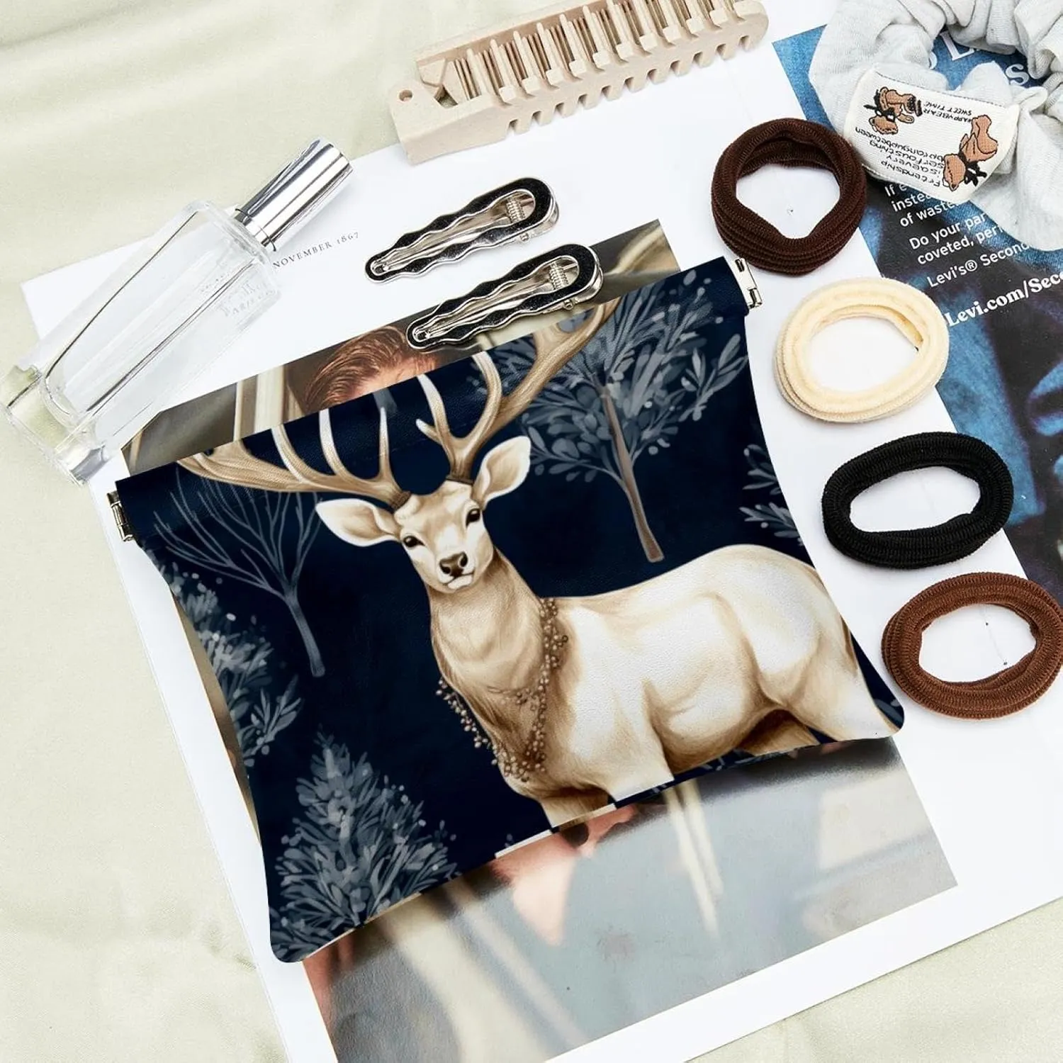 Cute Christmas Elk-1880 Pocket Cosmetic Bag, Waterproof Squeeze Makeup Bag No Zipper Self-Closing, Portable Mini Travel Storage for Headphones Jewelry