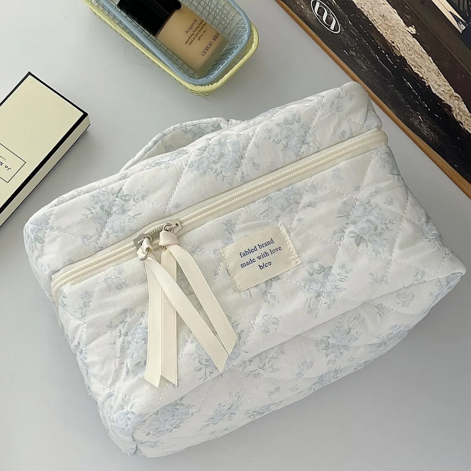 Juoxeepy Quilted Makeup Bag Floral Cotton Cosmetic Bag Jolly House Toiletry Bag Coquette Aesthetic Makeup Bag Cosmetic
