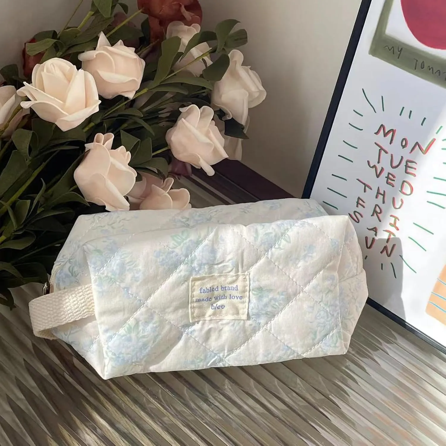 Juoxeepy Quilted Makeup Bag Floral Cotton Cosmetic Bag Jolly House Toiletry Bag Coquette Aesthetic Makeup Bag Cosmetic