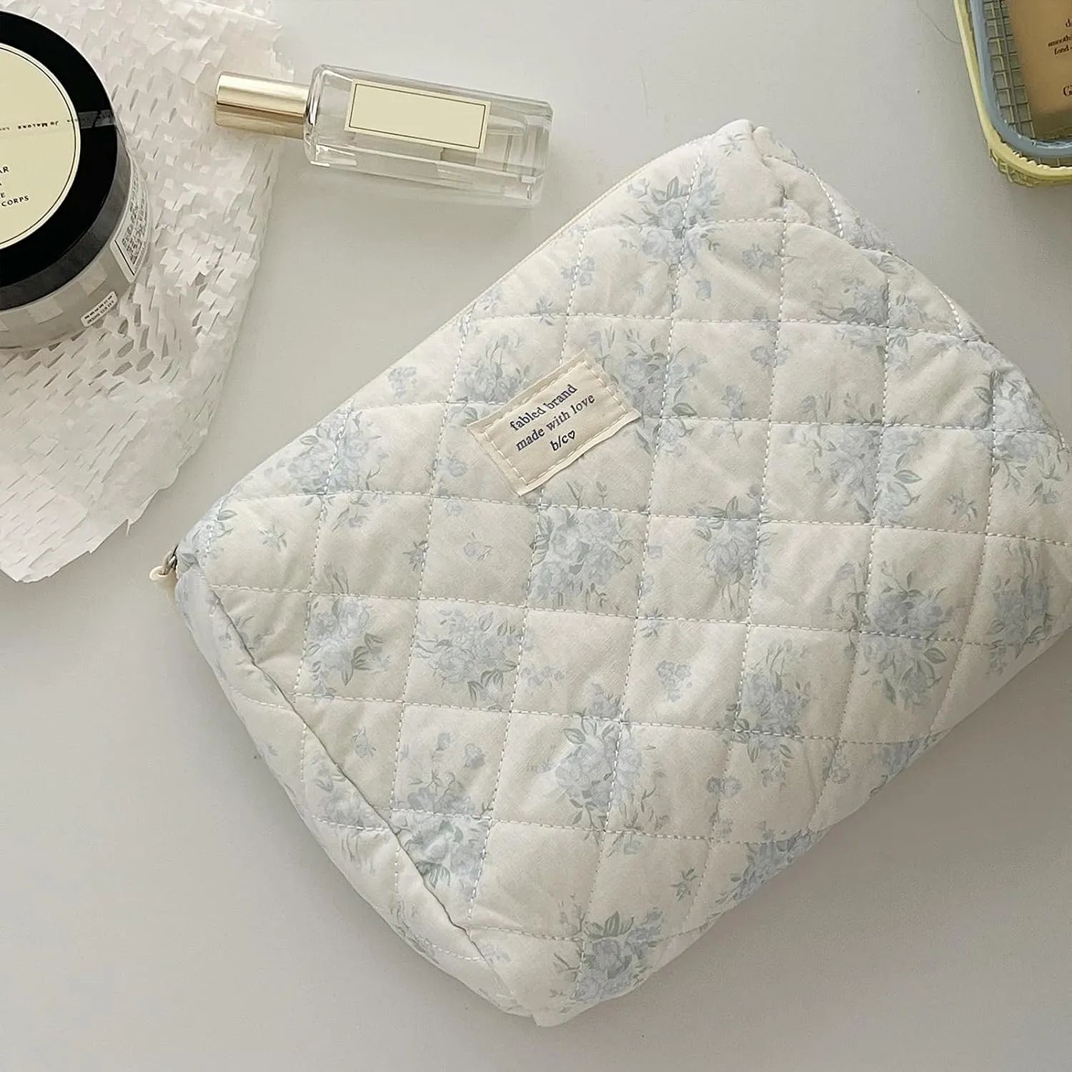 Juoxeepy Quilted Makeup Bag Floral Cotton Cosmetic Bag Jolly House Toiletry Bag Coquette Aesthetic Makeup Bag Cosmetic