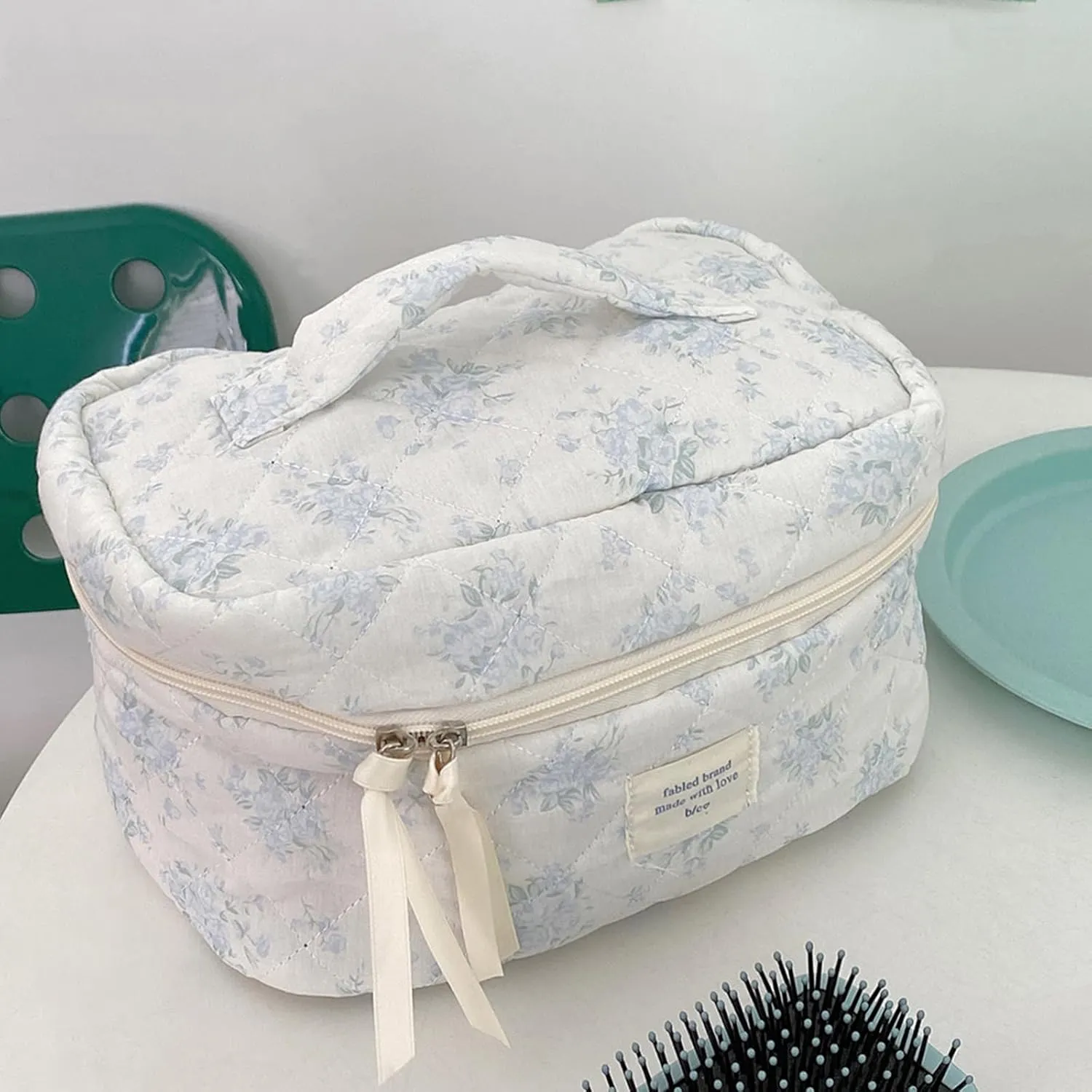 Juoxeepy Quilted Makeup Bag Floral Cotton Cosmetic Bag Jolly House Toiletry Bag Coquette Aesthetic Makeup Bag Cosmetic