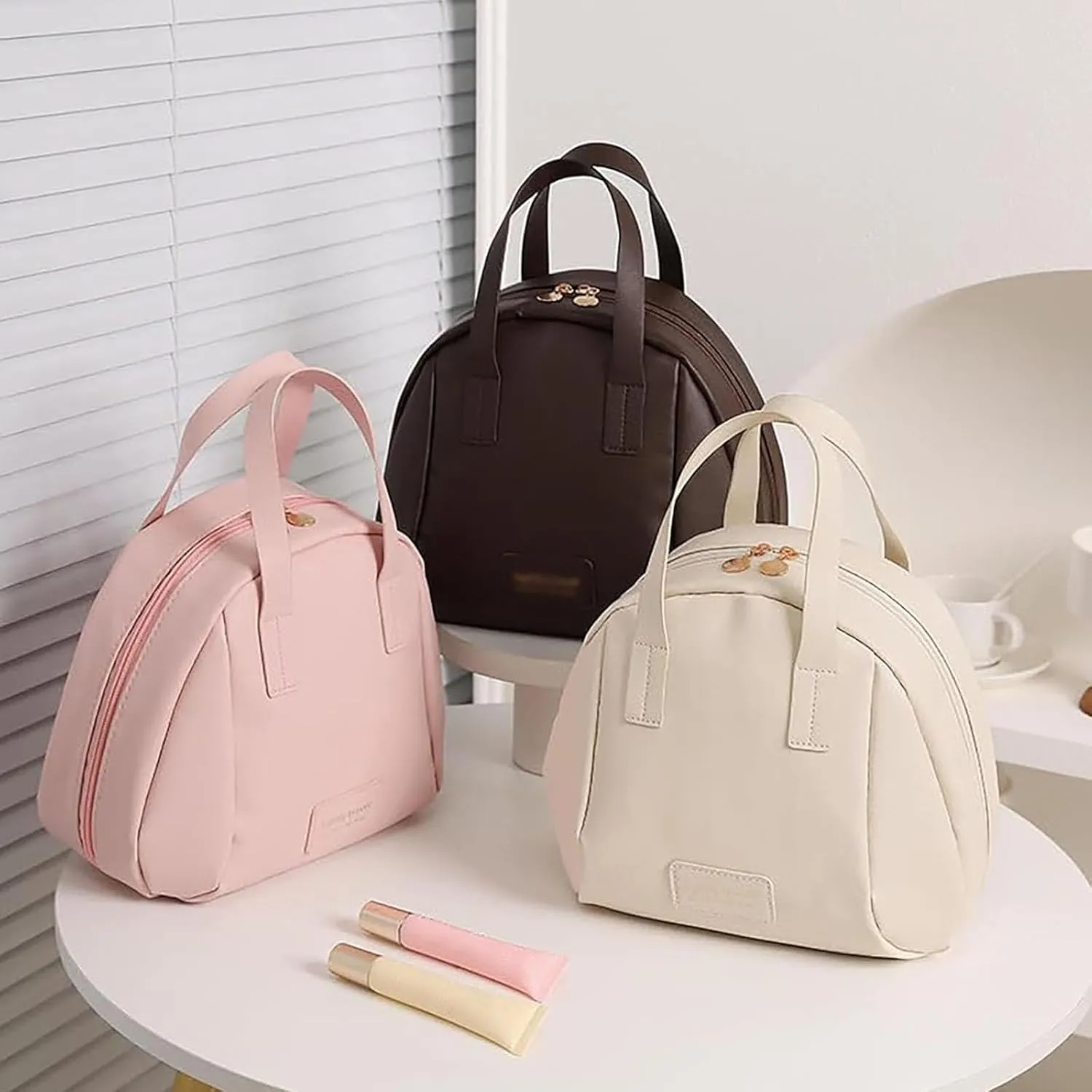 Multi-Layered Shell-Shaped Cosmetic Bag, Portable Large Capacity Pu Shell Waterproof Handbag Style Cosmetic Bag, Waterproof Portable Pouch (White)