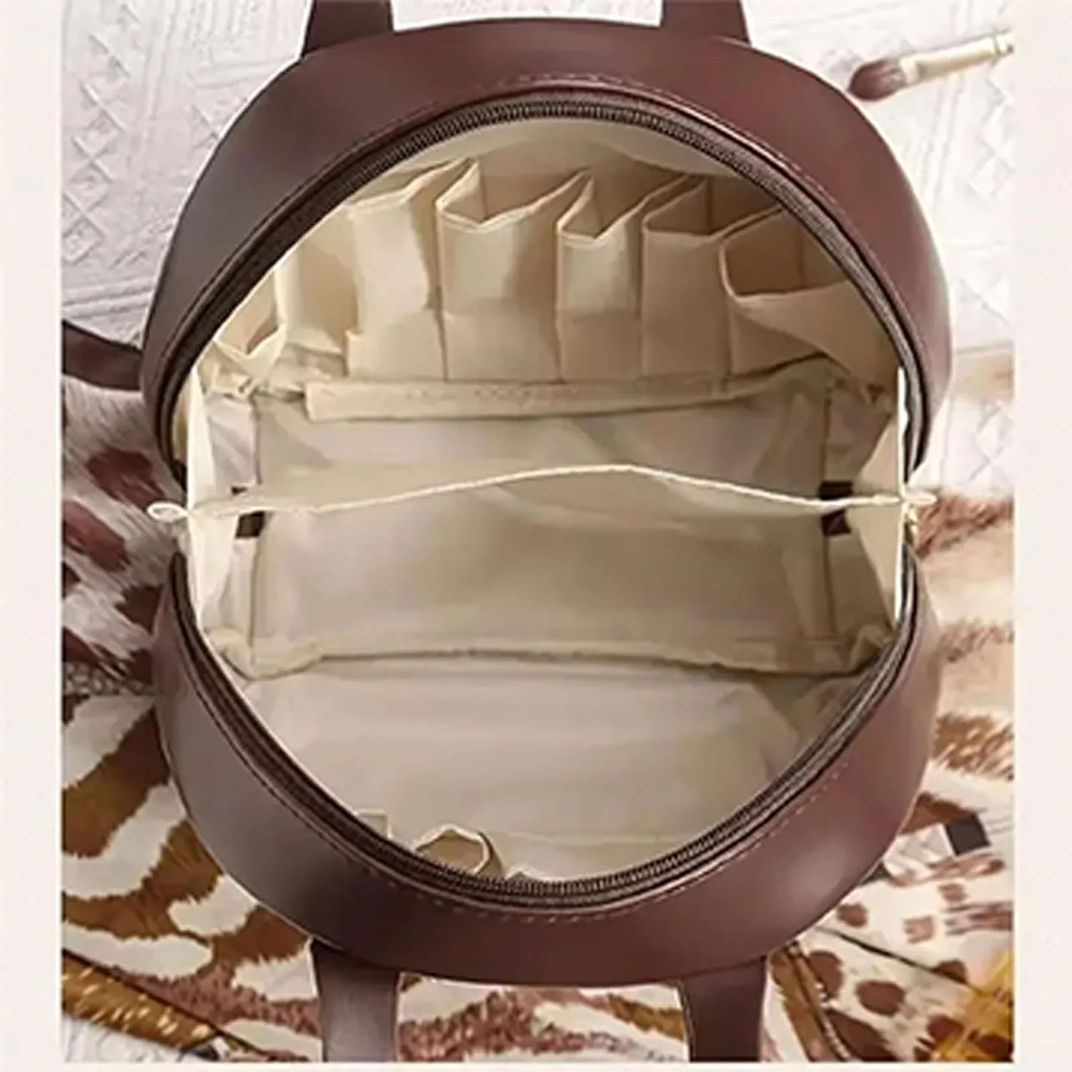 Multi-Layered Shell-Shaped Cosmetic Bag, Portable Large Capacity Pu Shell Waterproof Handbag Style Cosmetic Bag, Waterproof Portable Pouch (White)