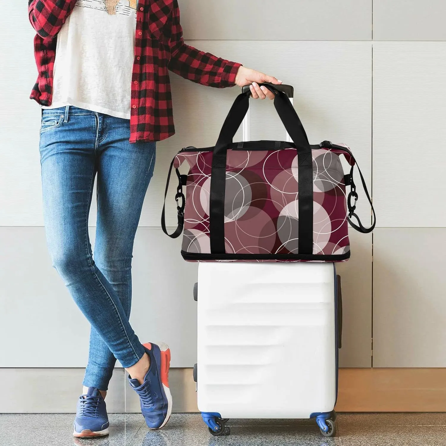 Retro Rings Maroon Grey Fuchsia Circles Gym Duffel Bag, Polyester Travel Weekender Luggage Handbag with Waterproof Pocket for Wet Items, Unisex Foldable Tote for Sports
