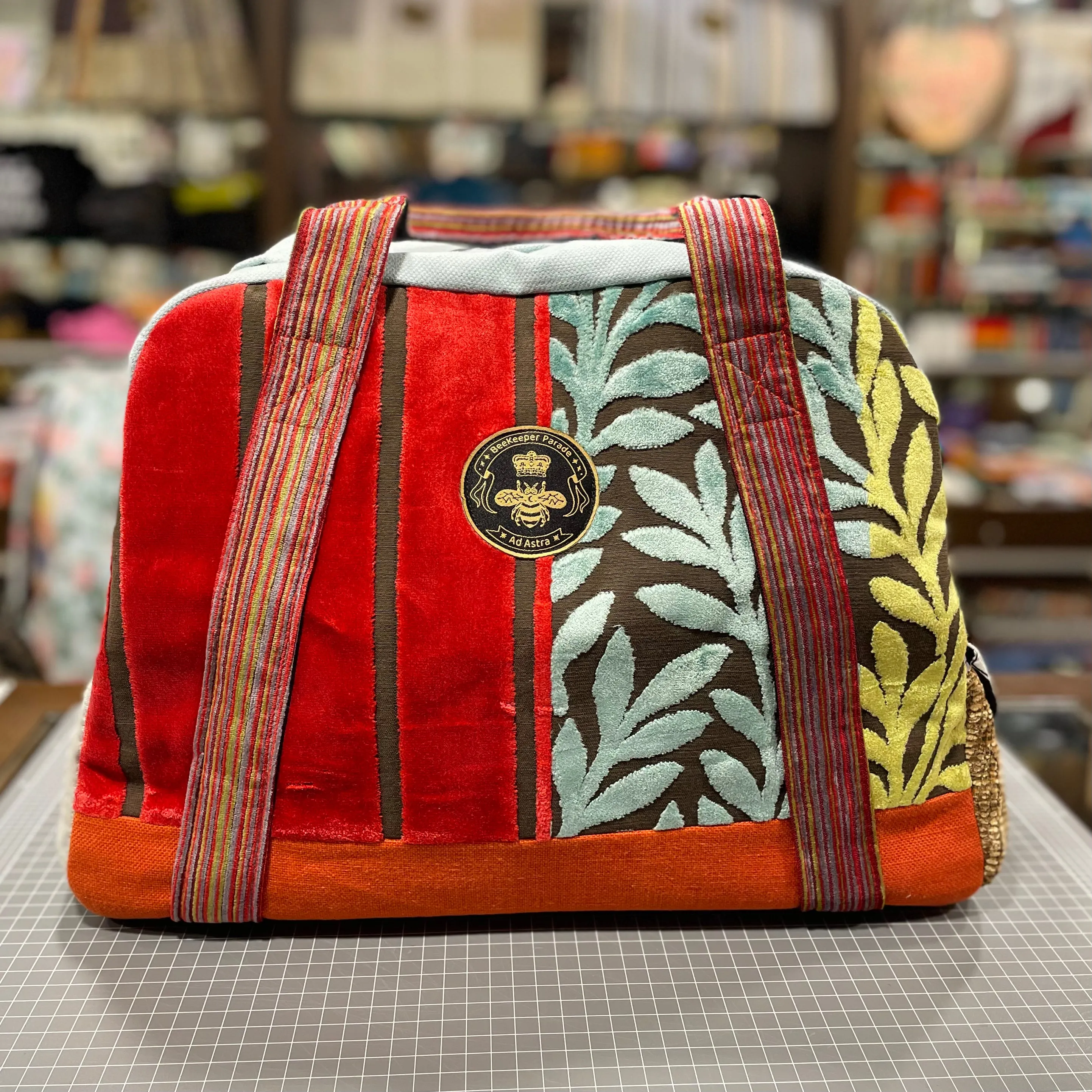 The Velvet Garden 💐 Medium BeeKeeper Weekender Da Vinci Collection