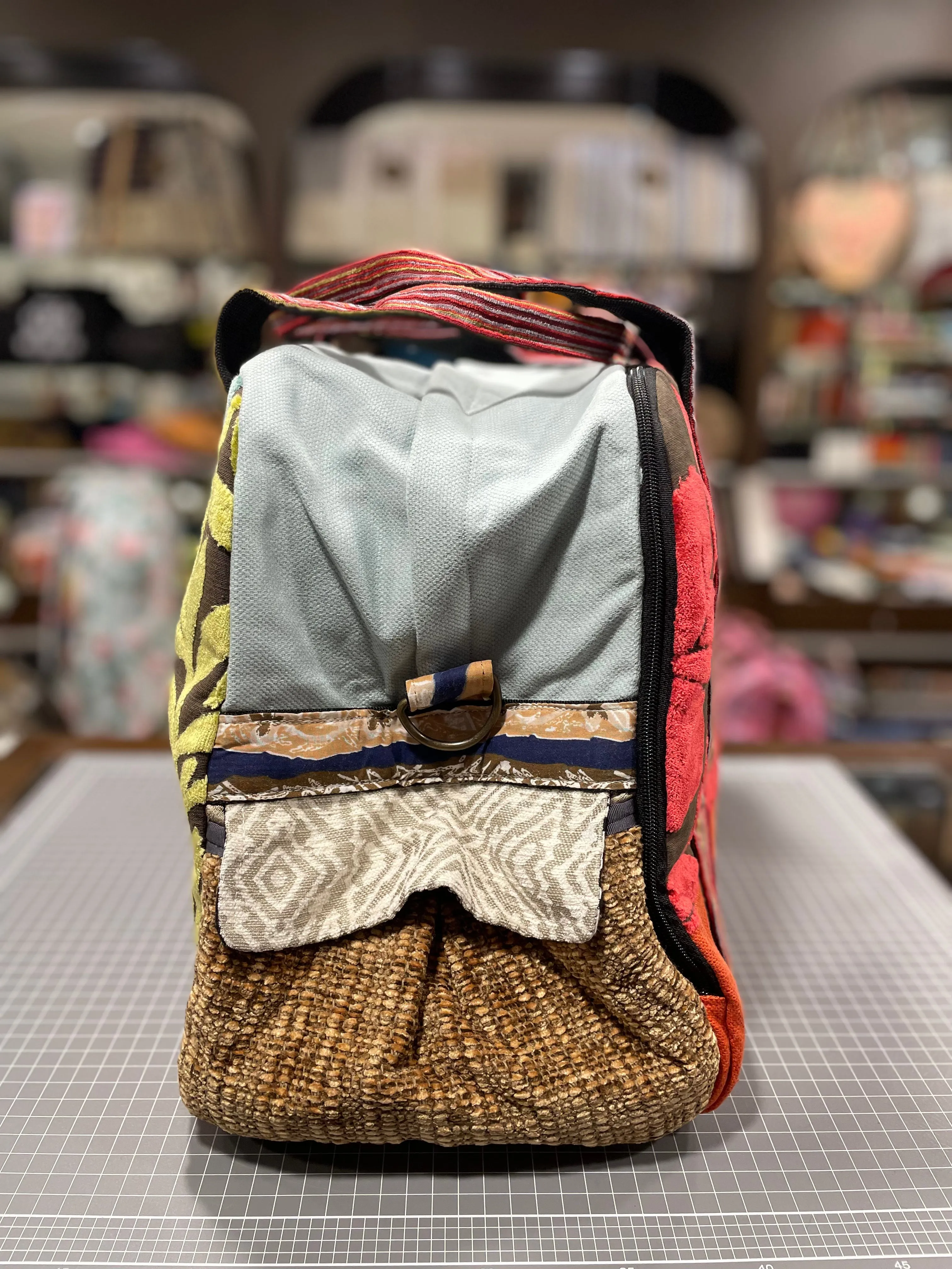The Velvet Garden 💐 Medium BeeKeeper Weekender Da Vinci Collection