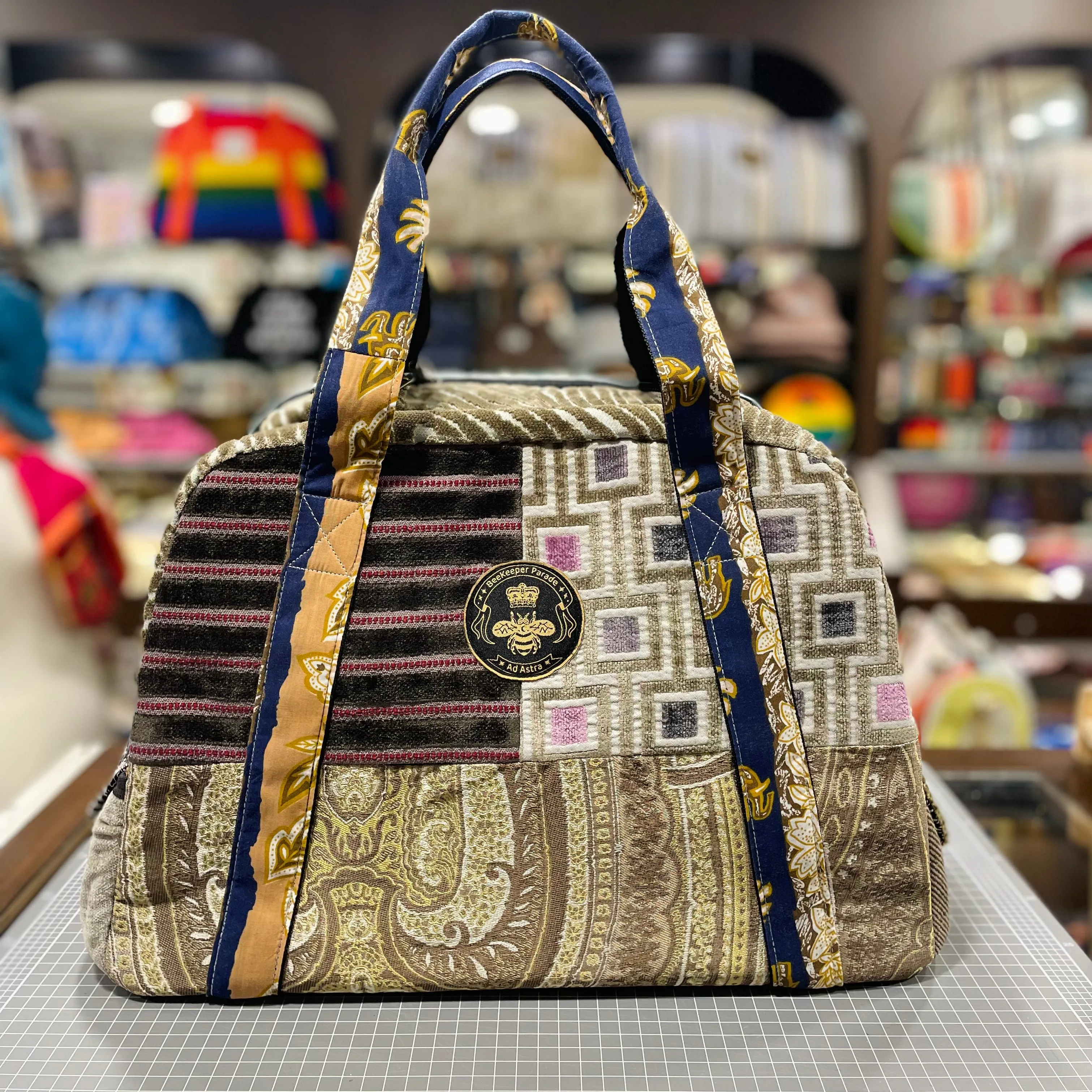 The Velvet Garden 💐 Medium BeeKeeper Weekender Da Vinci Collection