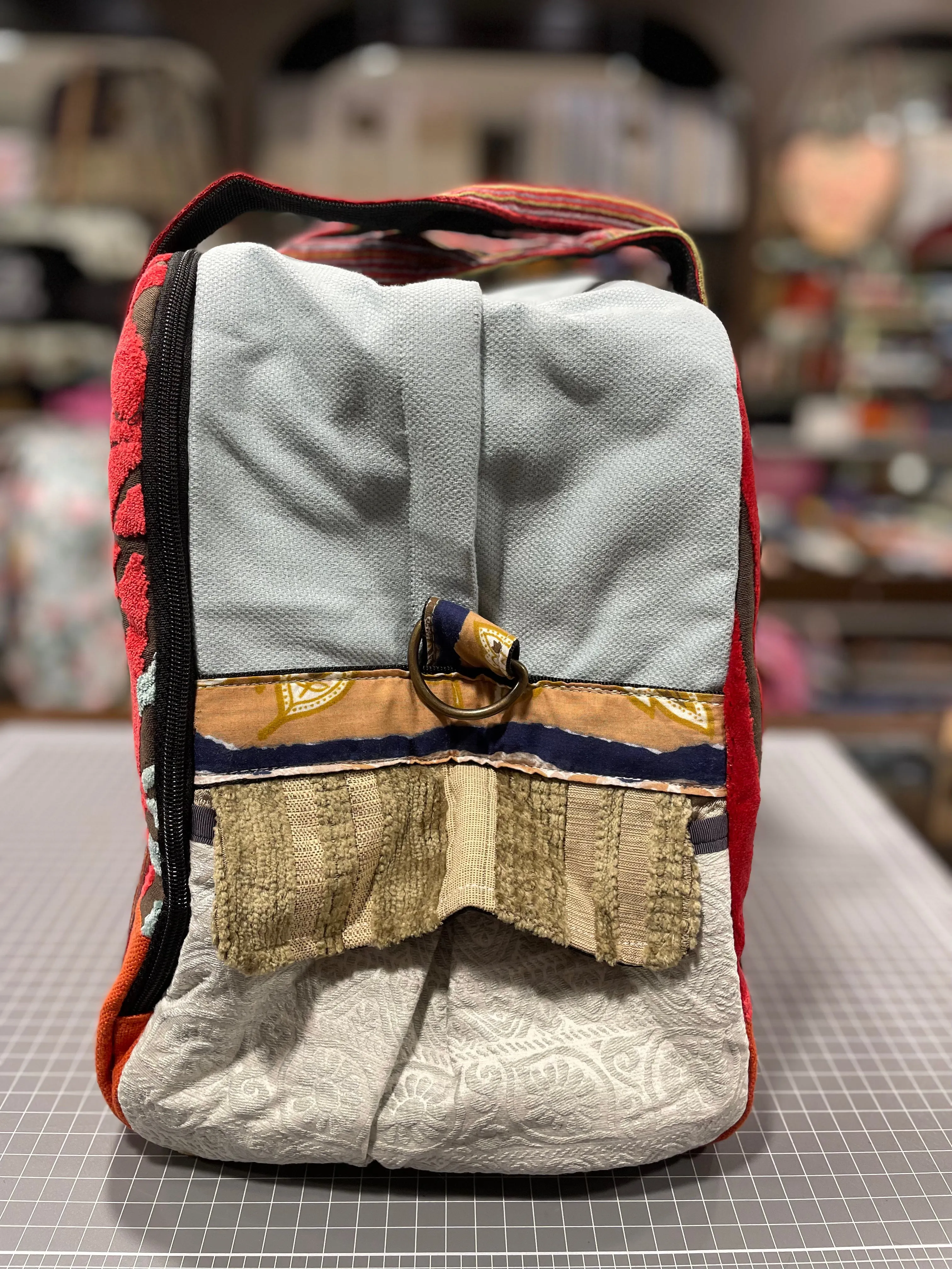 The Velvet Garden 💐 Medium BeeKeeper Weekender Da Vinci Collection