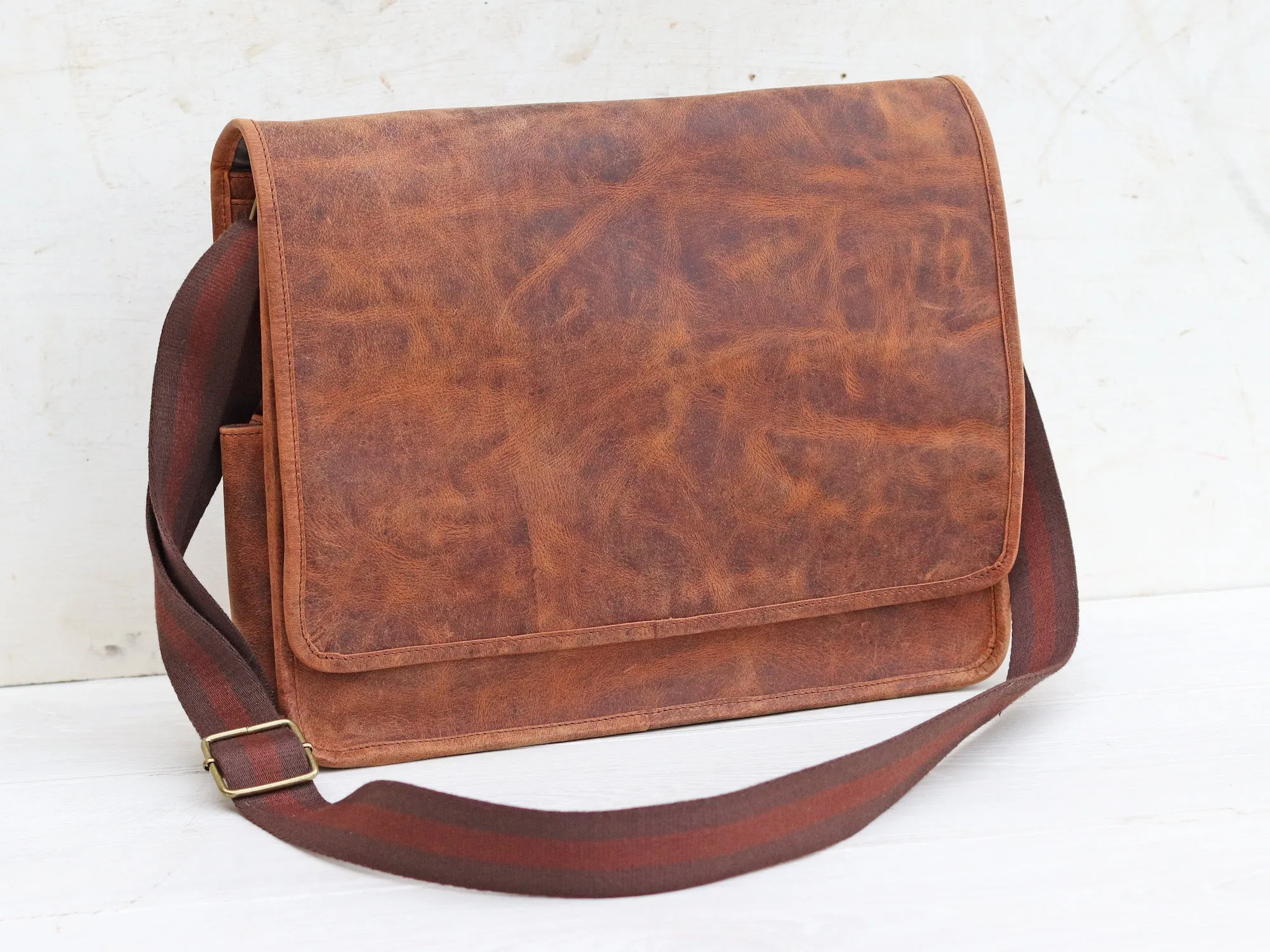 Women's 15 inch Deluxe Leather Messenger Bag