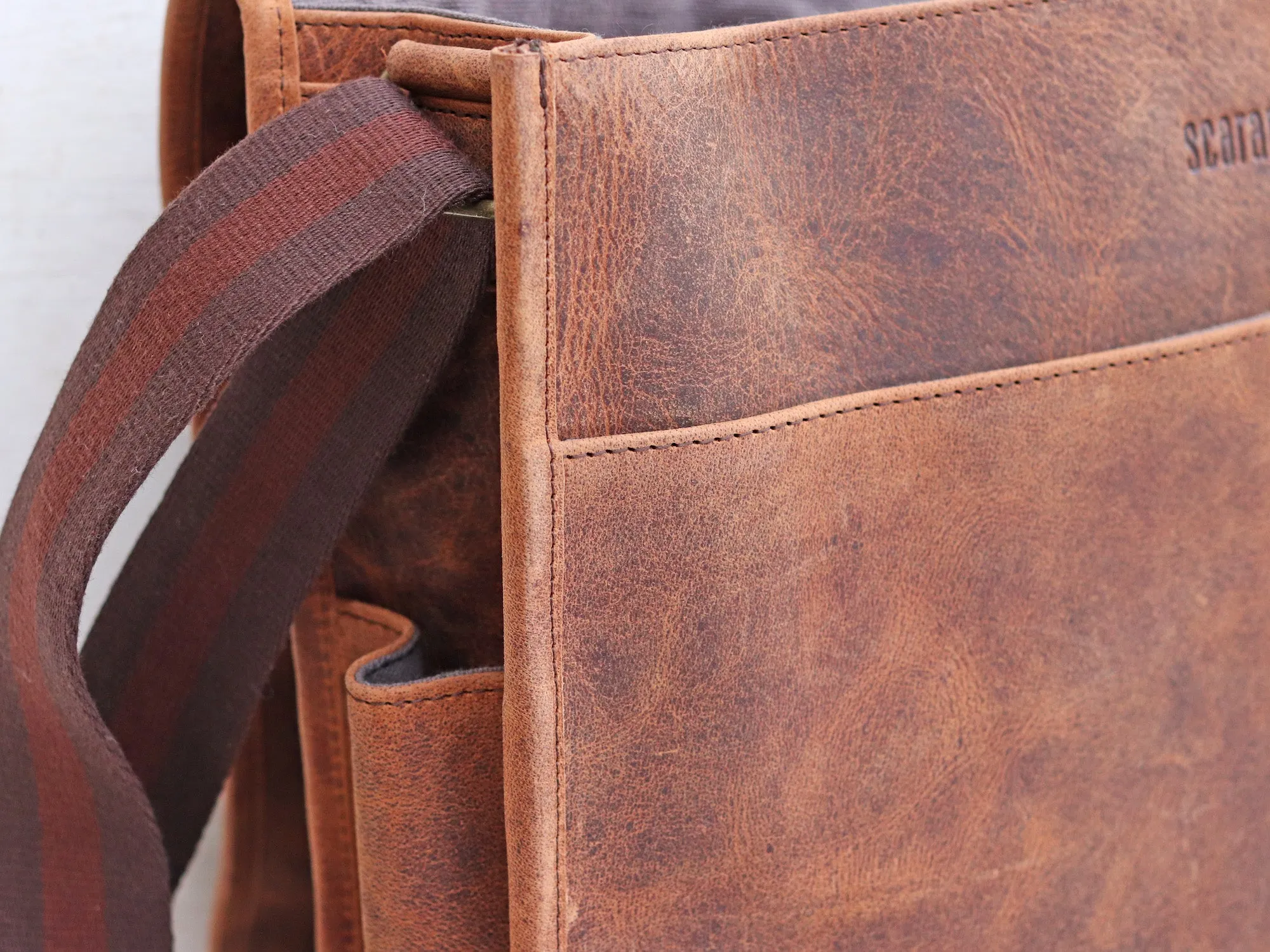 Women's 15 inch Deluxe Leather Messenger Bag