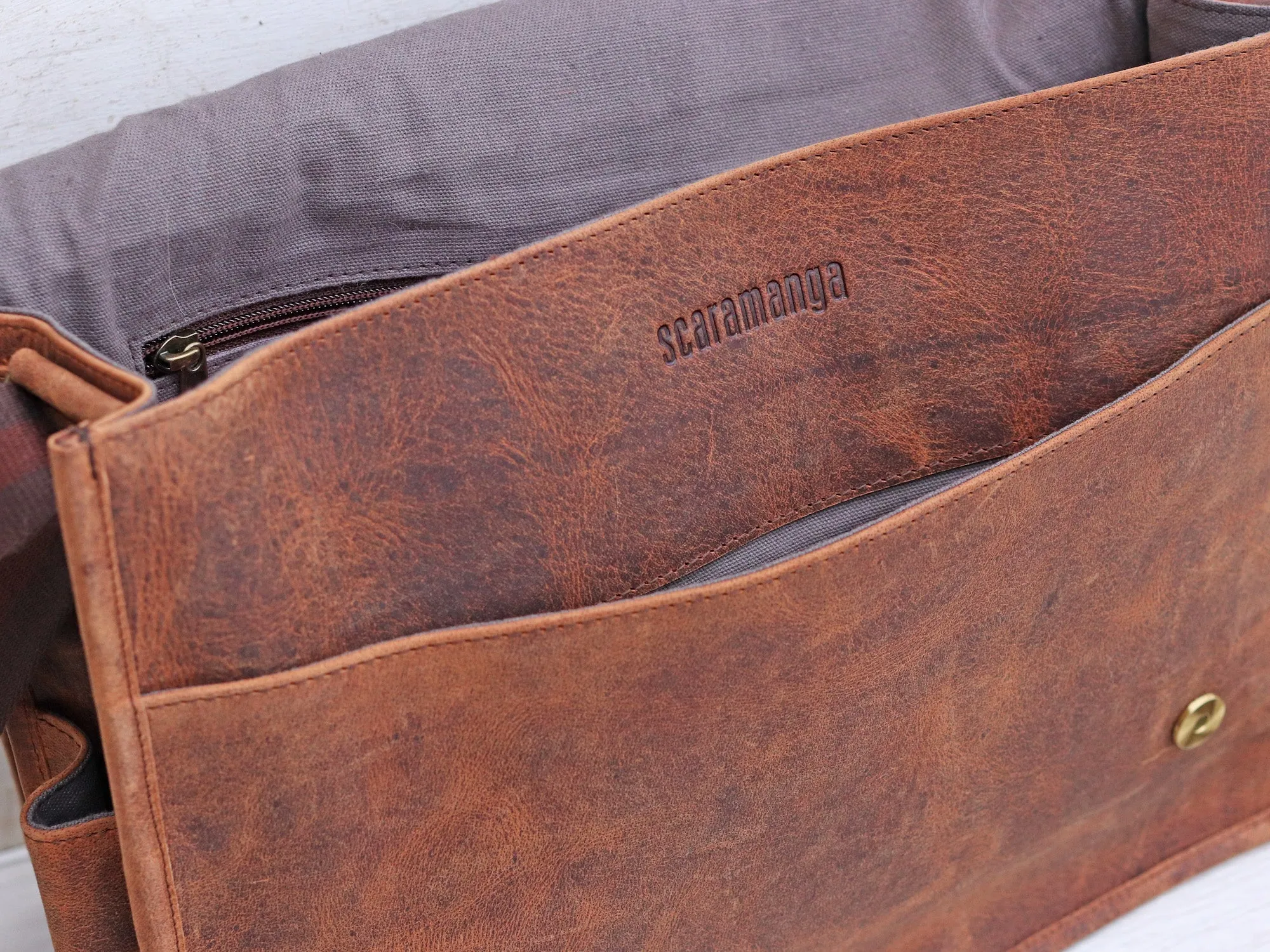 Women's 15 inch Deluxe Leather Messenger Bag
